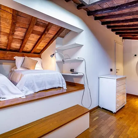 Yid Vellutini Apartment